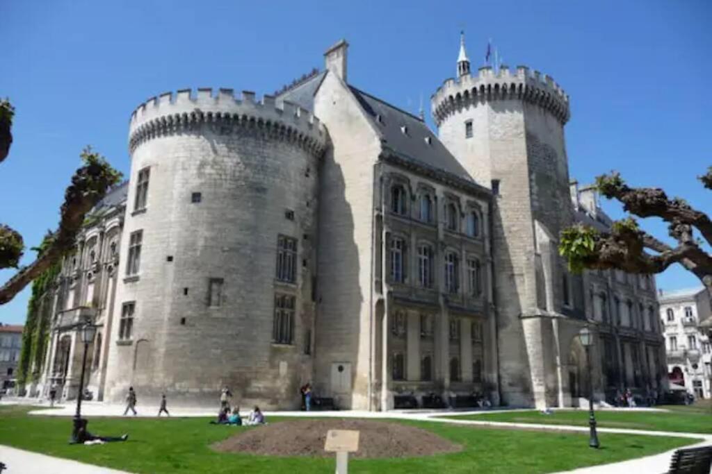 L'INDUSTRIAL Netflix - 500m Musée BD Angulema Exterior foto